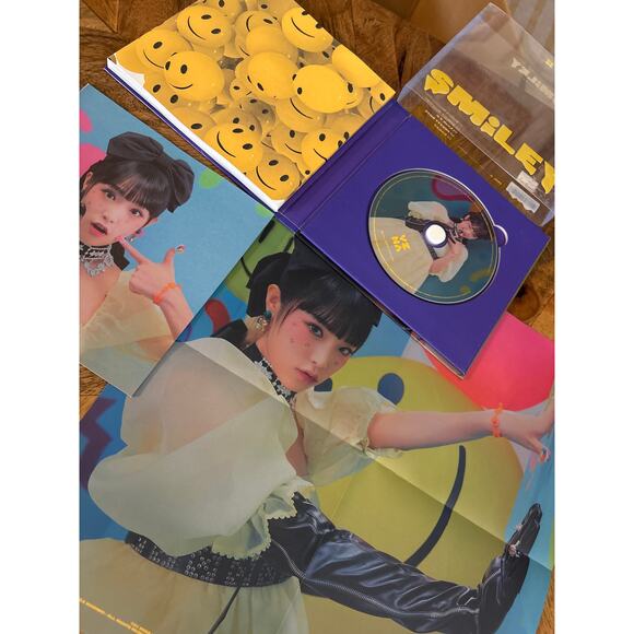 Smiley CD/book/poster/stickers special edition CD 2022 - Picture 3 of 5
